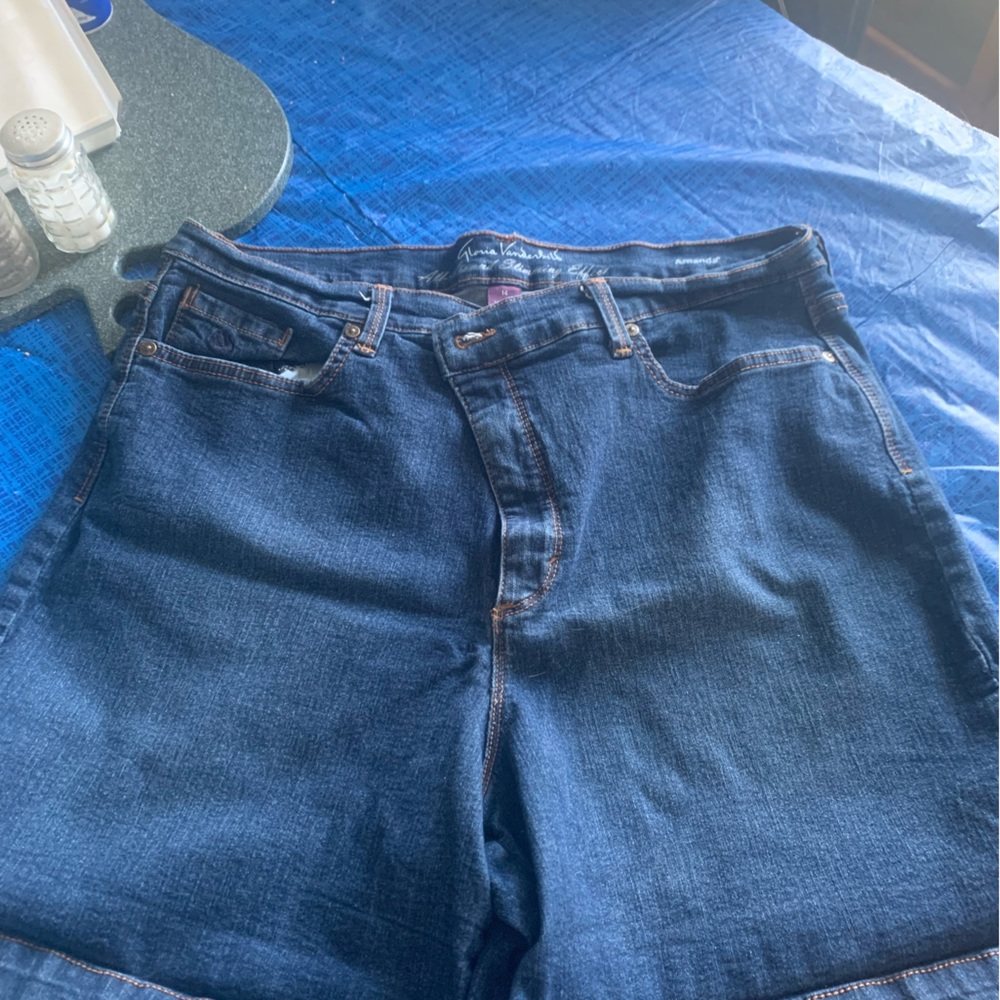 Women’s Bermuda shorts